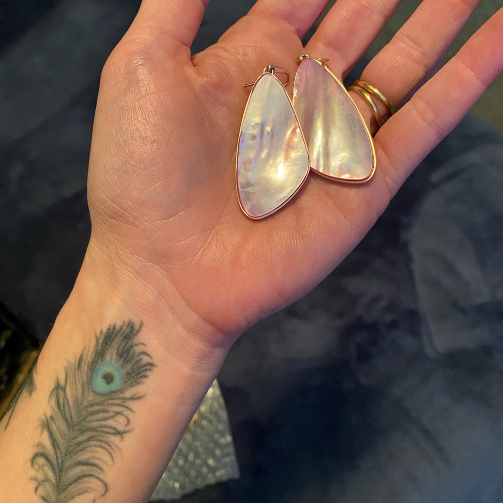 Kendra Scott Pink Pearl Pink Abalone Iridescent Teardrop Earrings